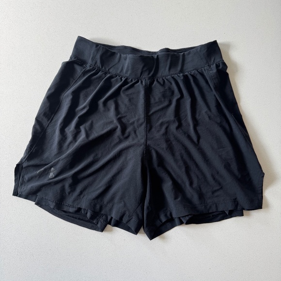 Under Armour UA Iso-Chill Kids M Black Athletic Shorts Inside Lining Running - Picture 1 of 12